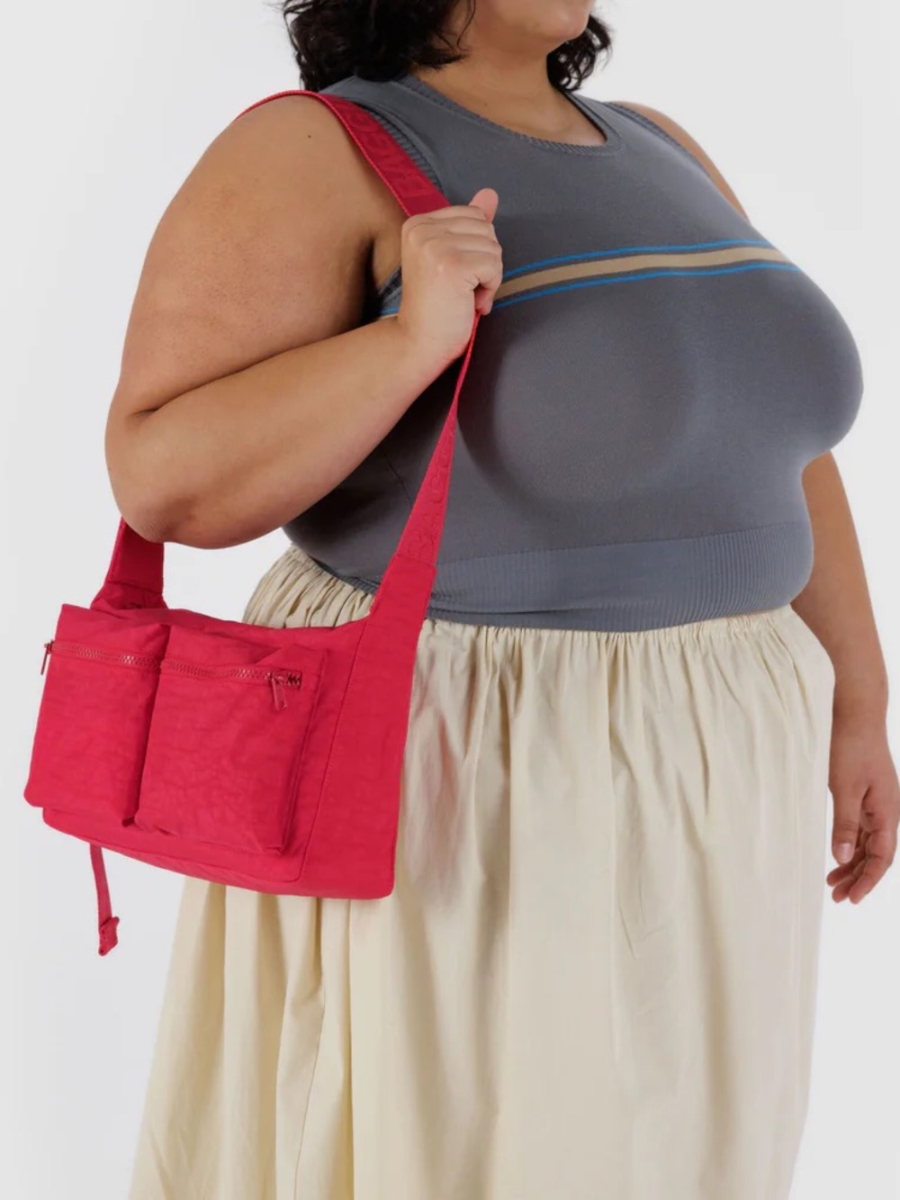 BAGGU Medium Cargo Crossbody Candy Apple Red - Picture 3 of 3